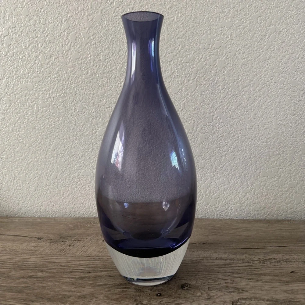 TARNOW POLAND AMETHYST ART GLASS VASE WITH CLEAR BASE 12.5